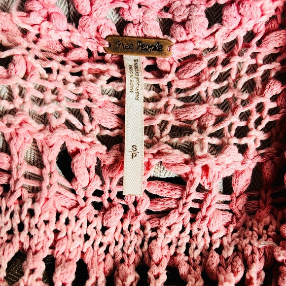 Free People Ombré Crochet Cardi in Pink. Size Small. - Picture 8 of 10